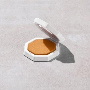 Fenty Beauty DEMI'GLOW LIGHT-DIFFUSING HIGHLIGHTER - Rich Hunnie 06
